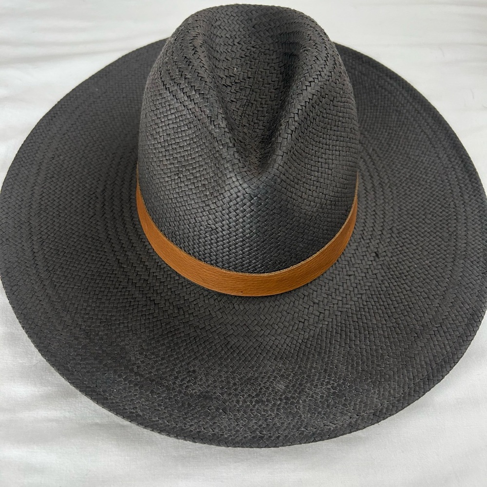 Janessa Leone black hat